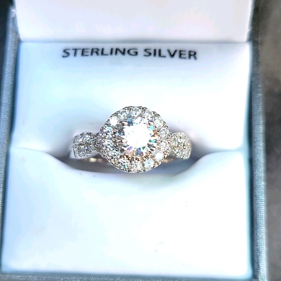 Ring - Picture 2 of 3